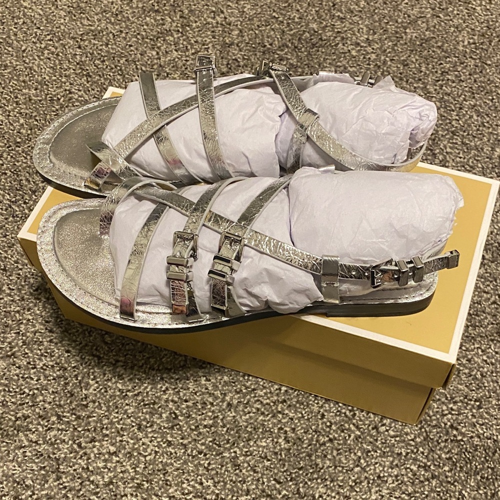 Michael Kors Darrington Flat Metallic Leather Strappy Sandals in 8.5 - Picture 4 of 5